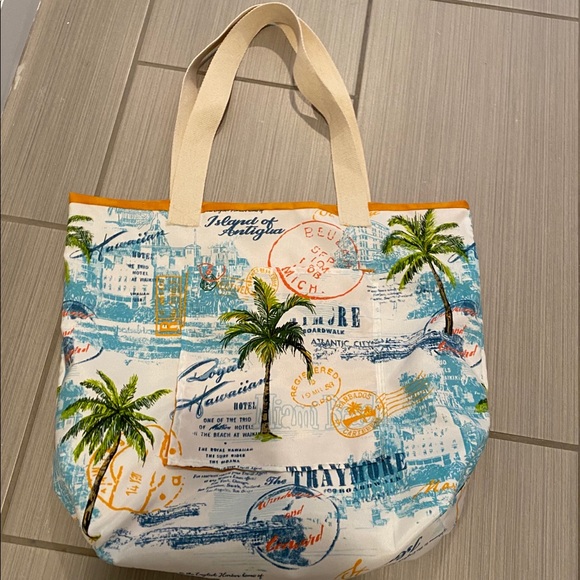 Reversible Oversized Tote Bag - Picture 8 of 13